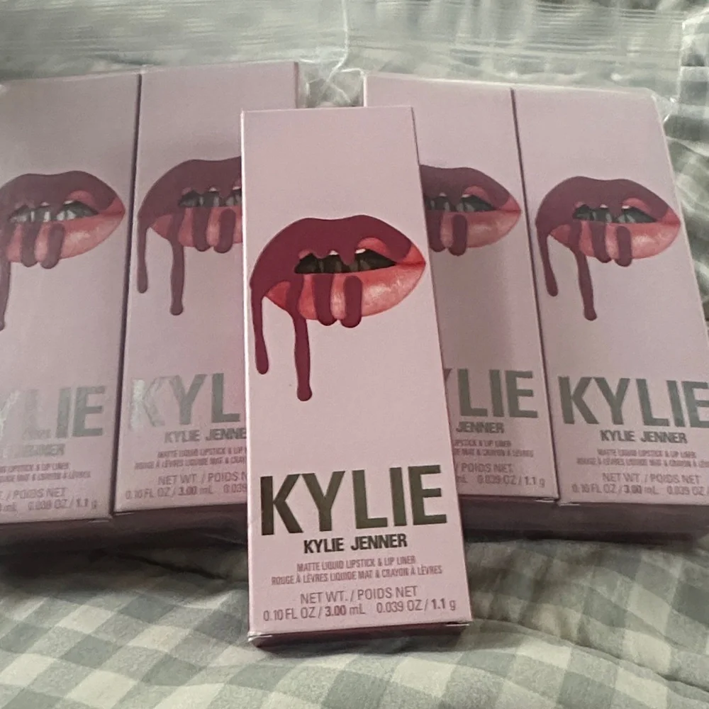 🆕💄KYLIE COSMETICS Matte Lip Kit - SNOW WAY BAE 302 Matte Liquid Lipstick liner